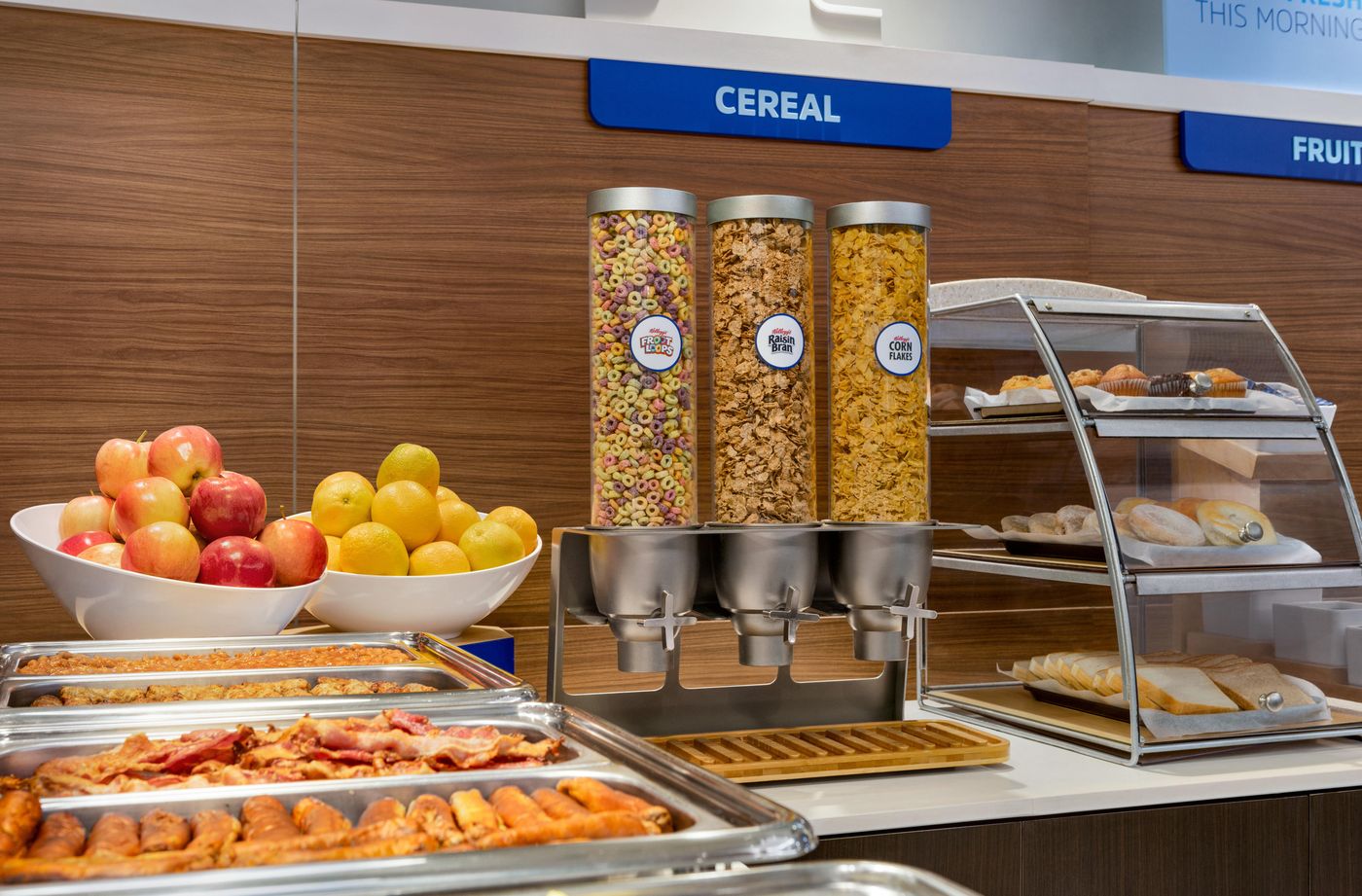 Holiday-Inn-Express-Vancouver-Metrotown--Burnaby--Restaurant-31