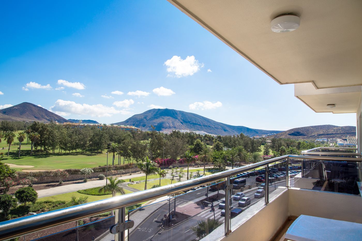 Oro Blanco Apartments