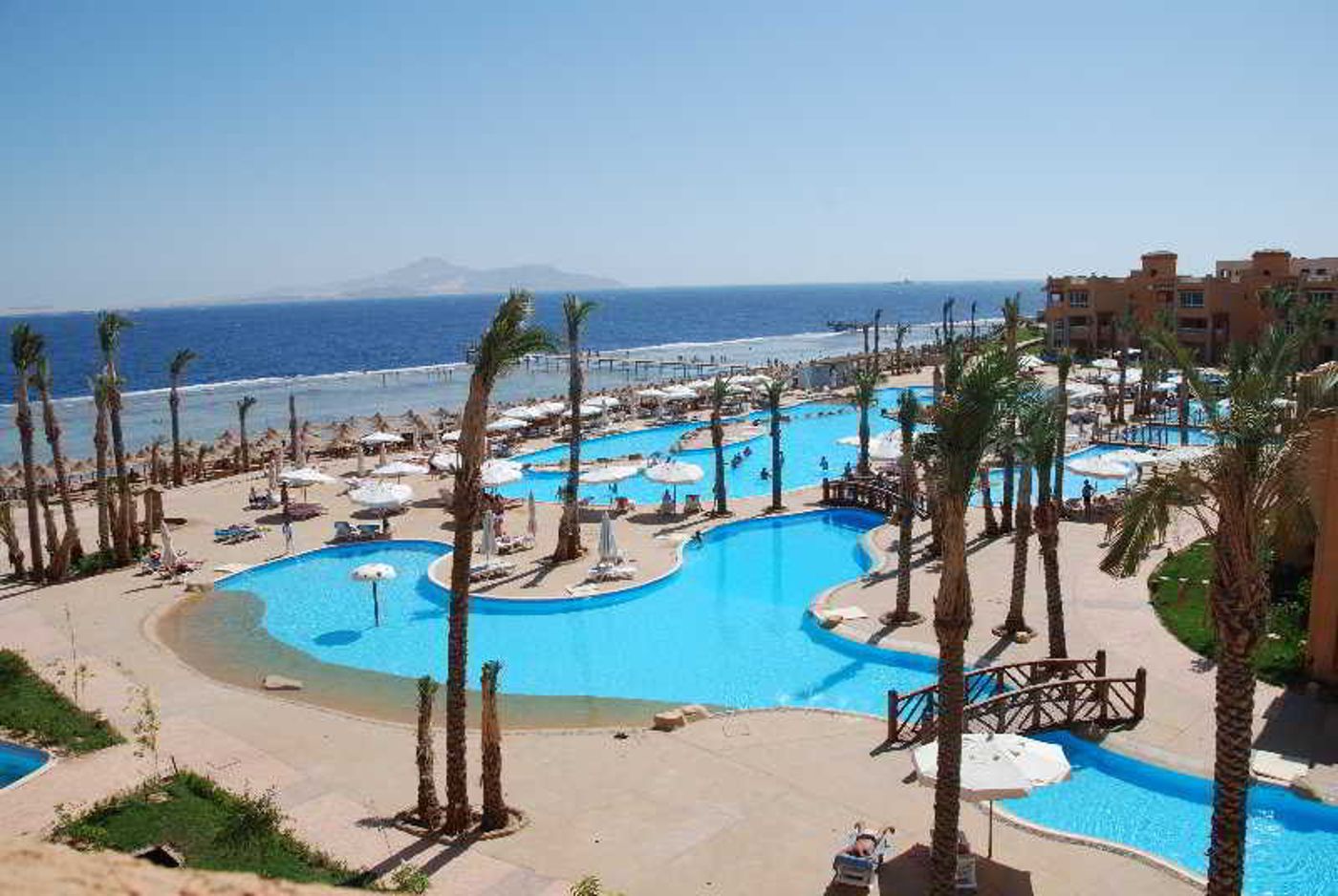 Rehana-Royal-Beach-Resort-Pool-8