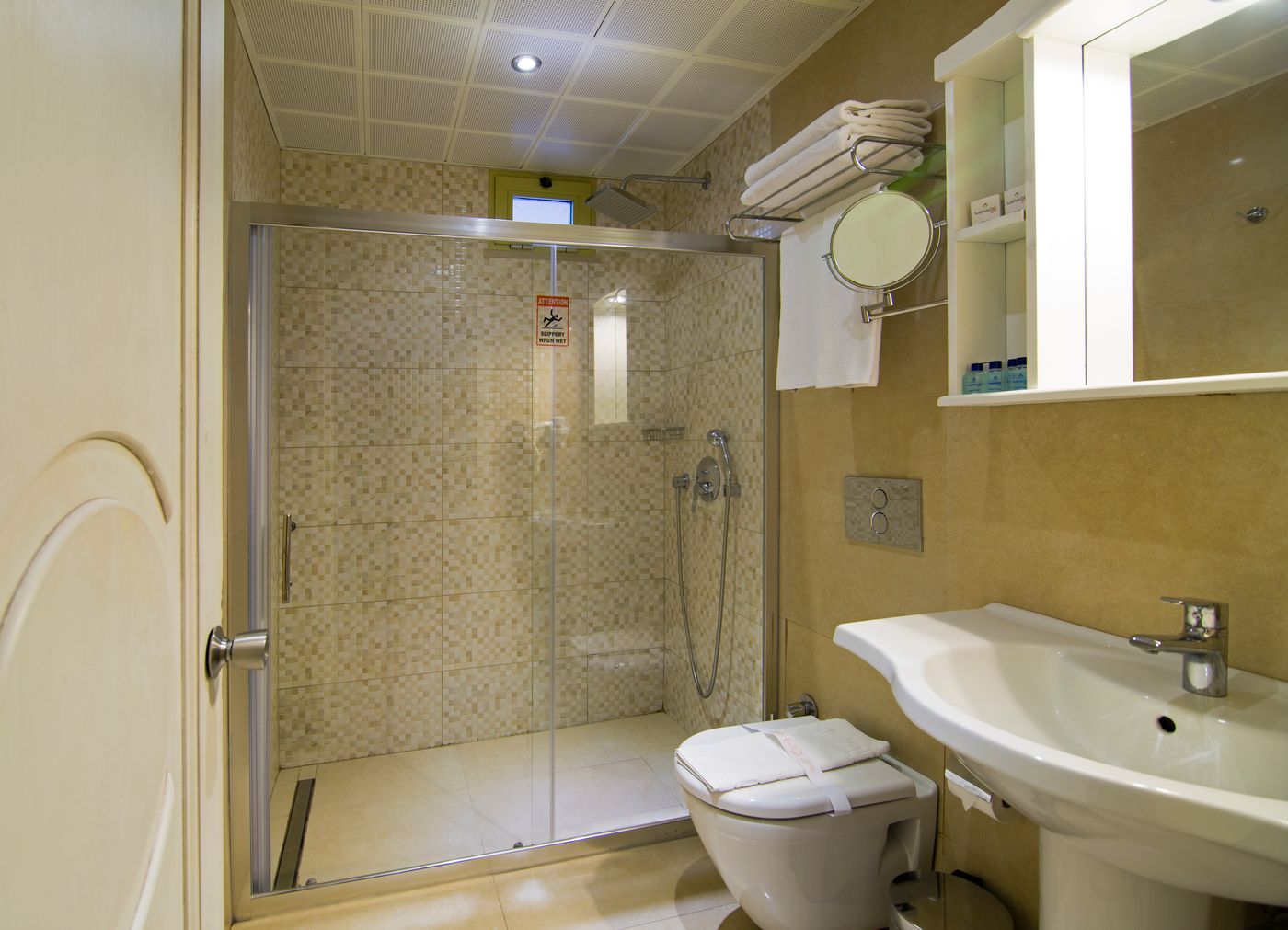 Mirage-World-Room-41