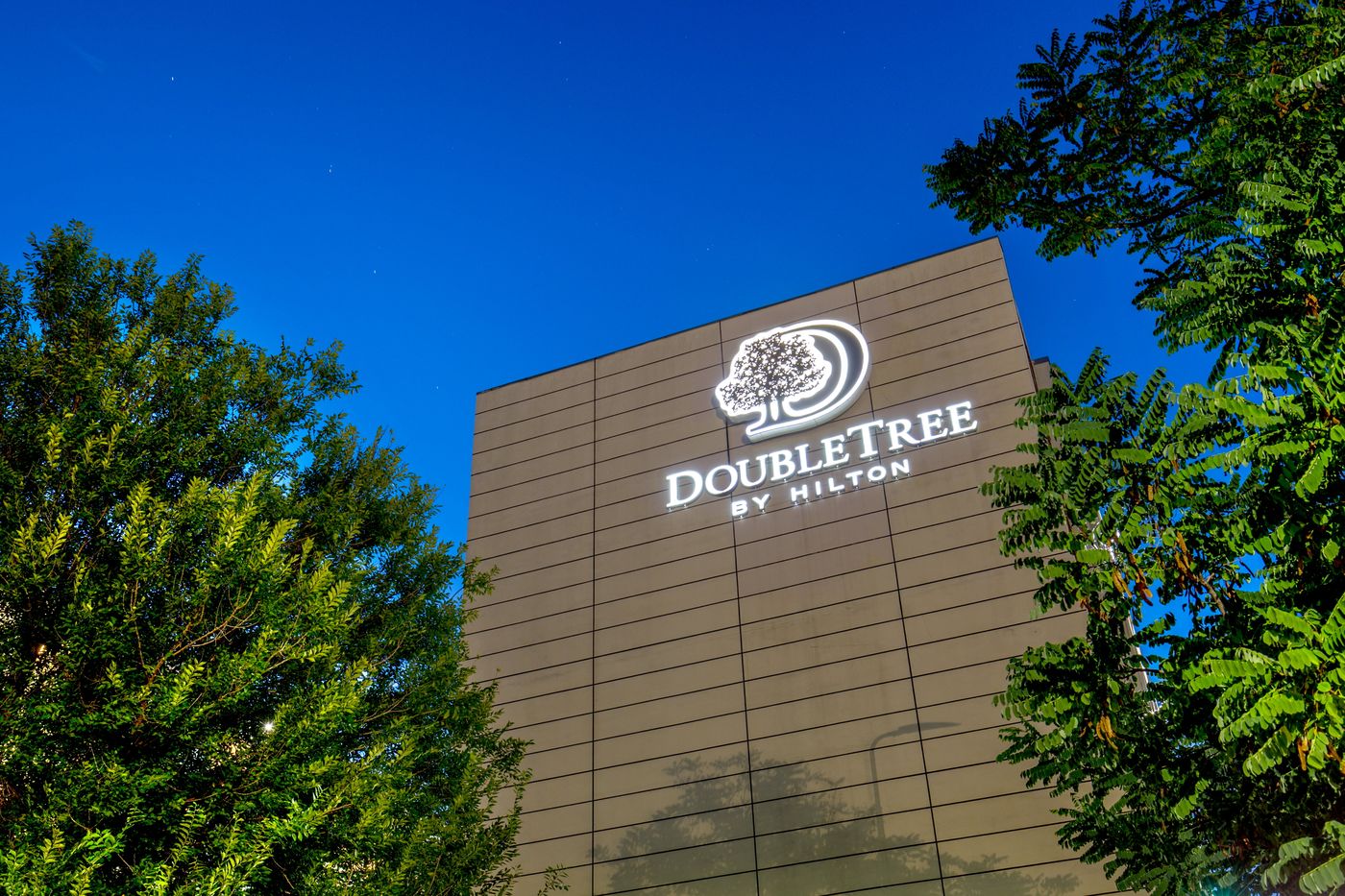 DoubleTree-by-Hilton-Milan-Lobby-10