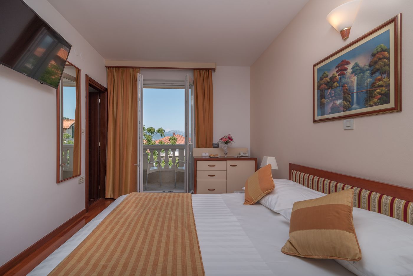 Palace-Trogir-Room-10