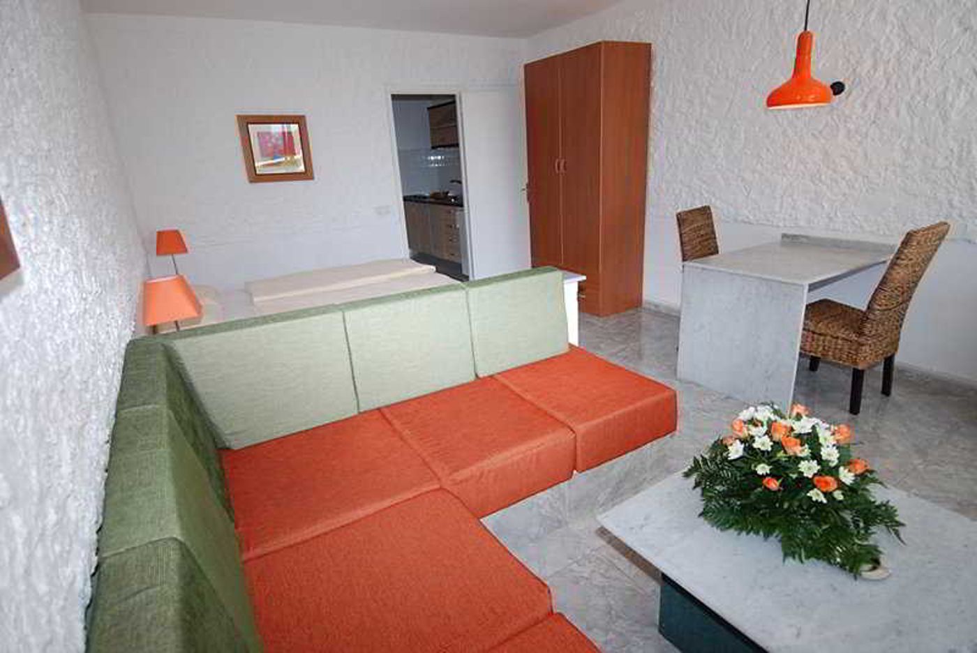 Studios-Matorral-Room-9