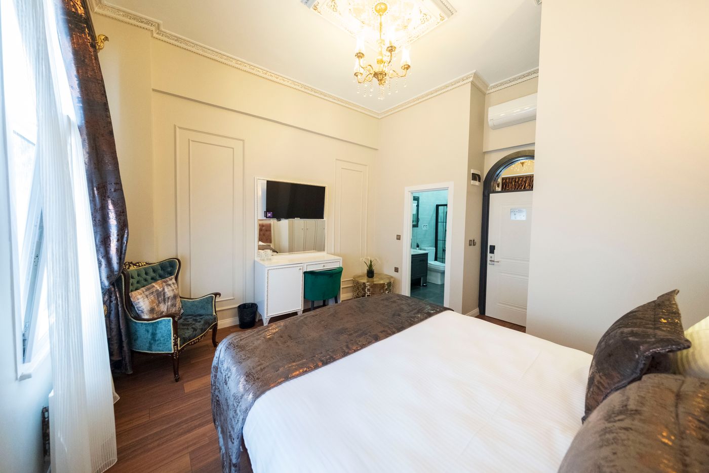 Solomon-s-Mansion-Hotel-Room-11