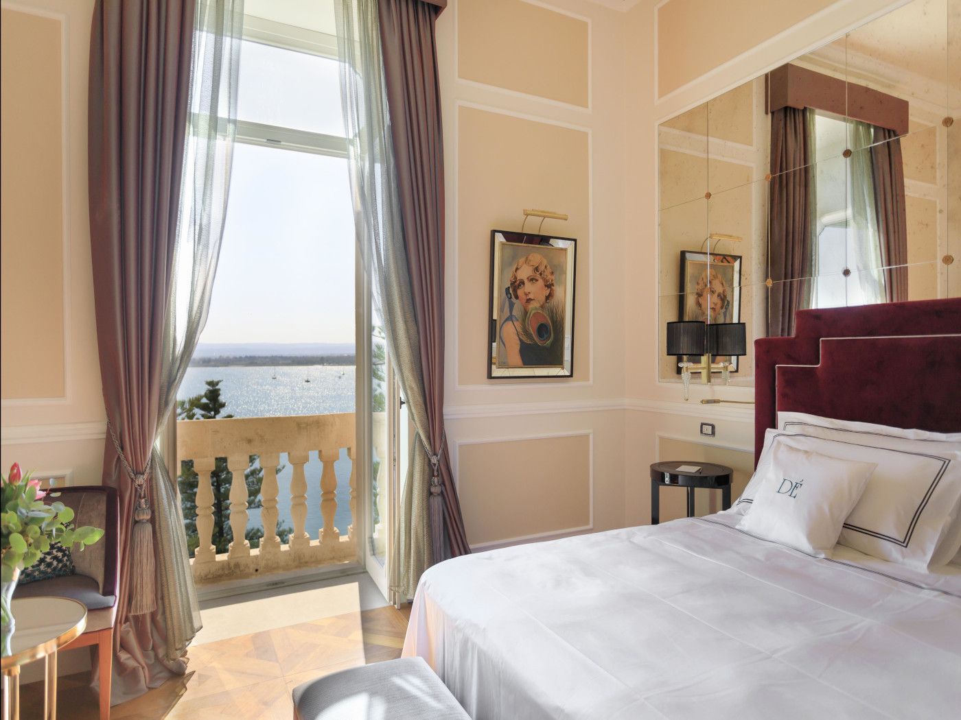 Des-Etrangers-Hotel---Spa-Room-4