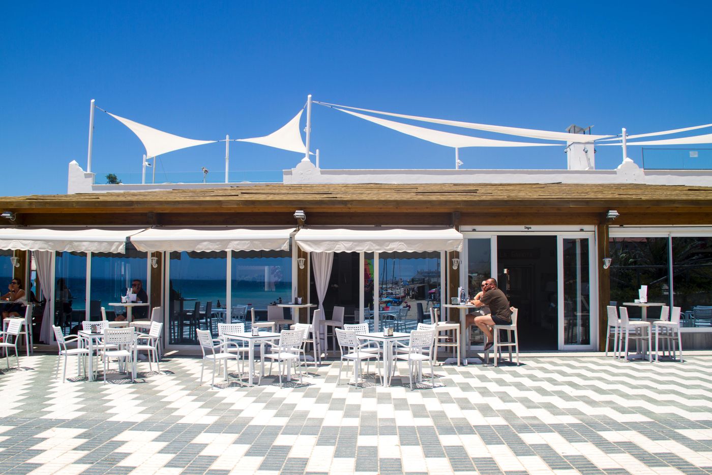 Playa-de-la-Luz-Restaurant-9