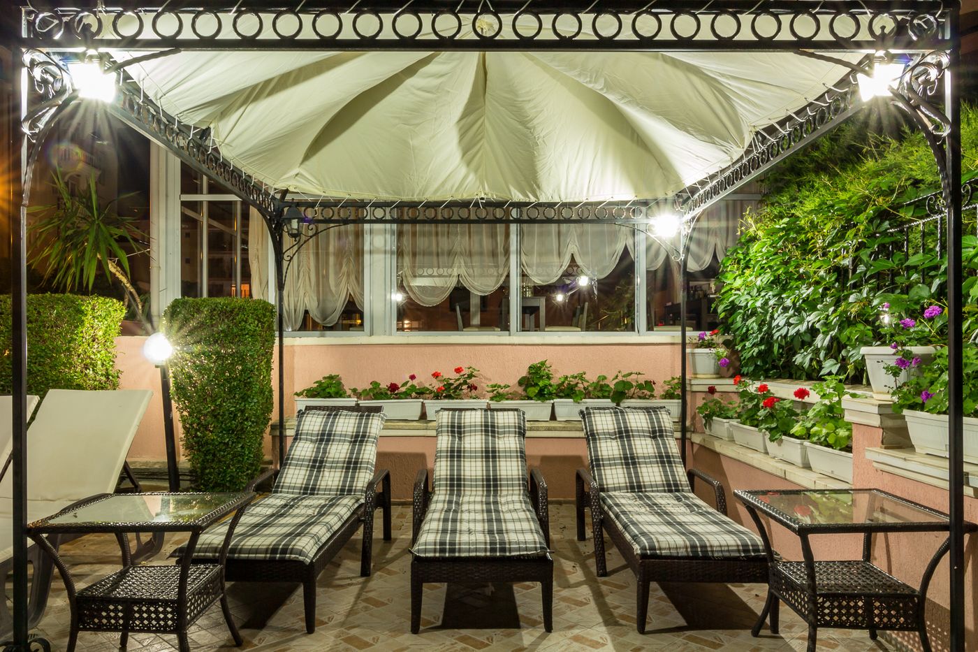 Family-Hotel-Venera-Pool-19