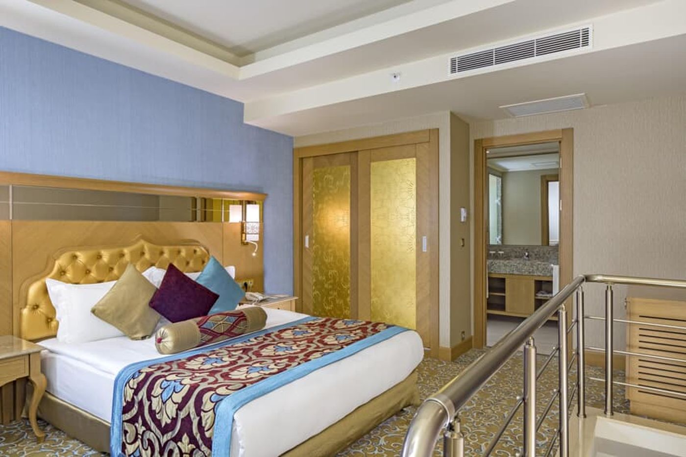 Royal-Holiday-Palace-Room-37