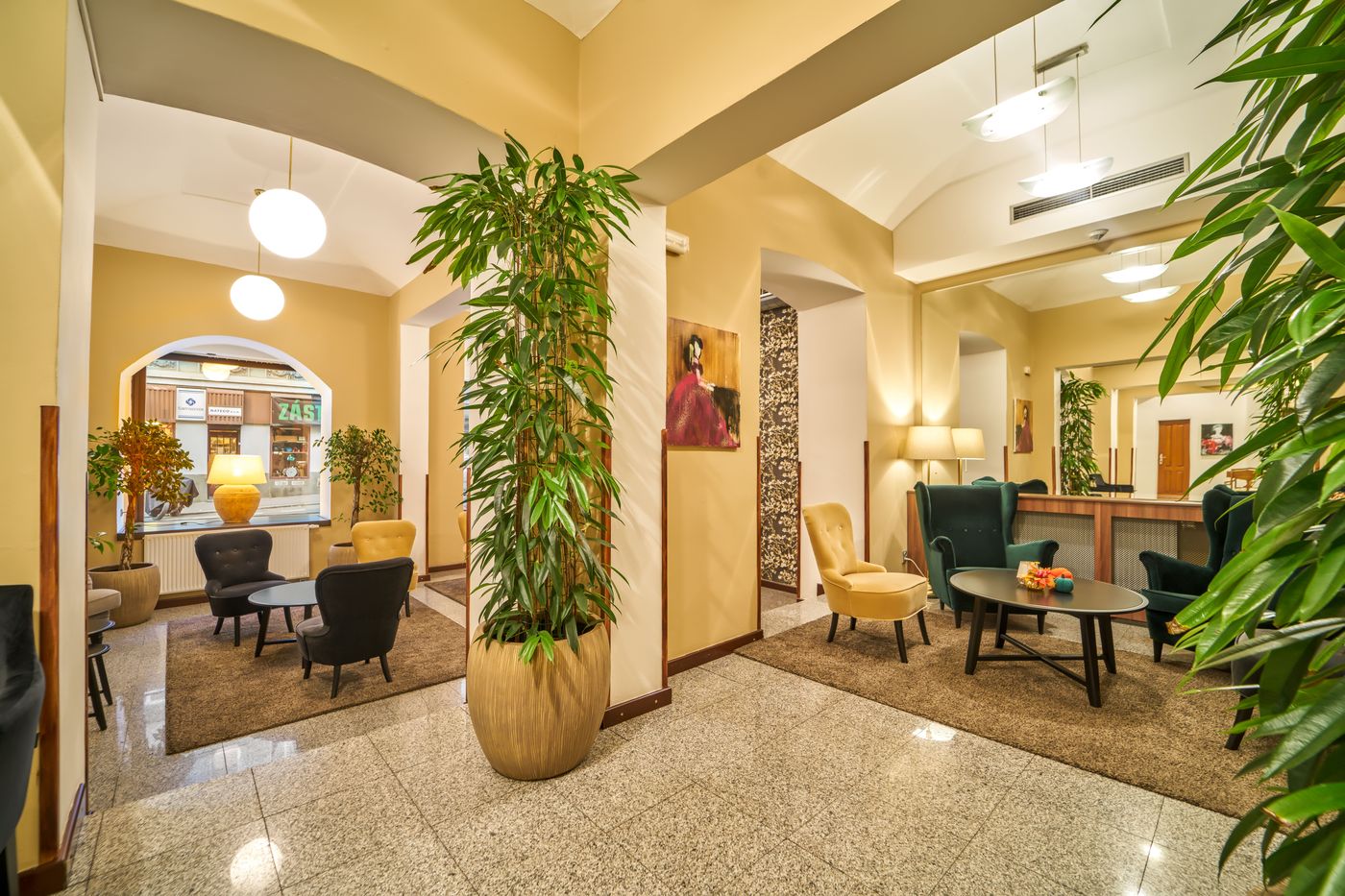 EA-Hotel-Victoria-Lobby-11