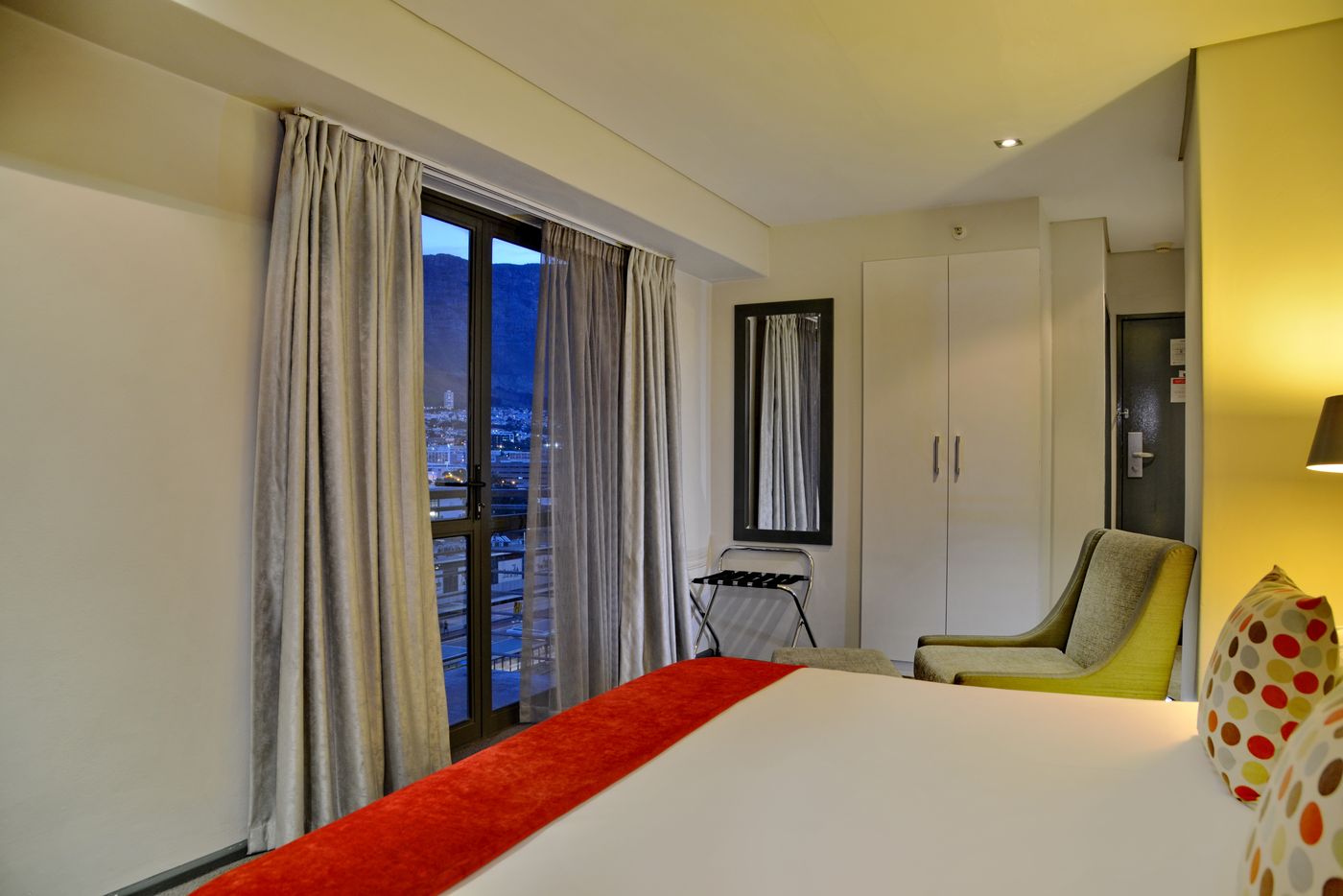 Fountains-Hotel-Cape-Town-Room-20