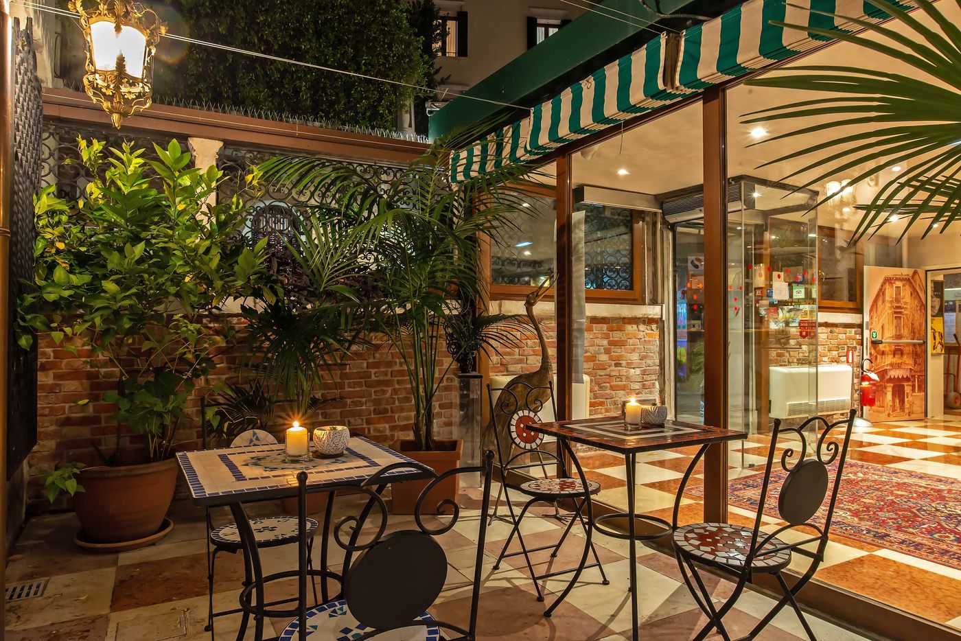 La-Fenice-et-des-Artistes-Terrace-2