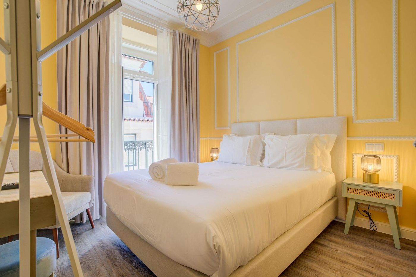 Solar-Dos-Poetas-Room-49