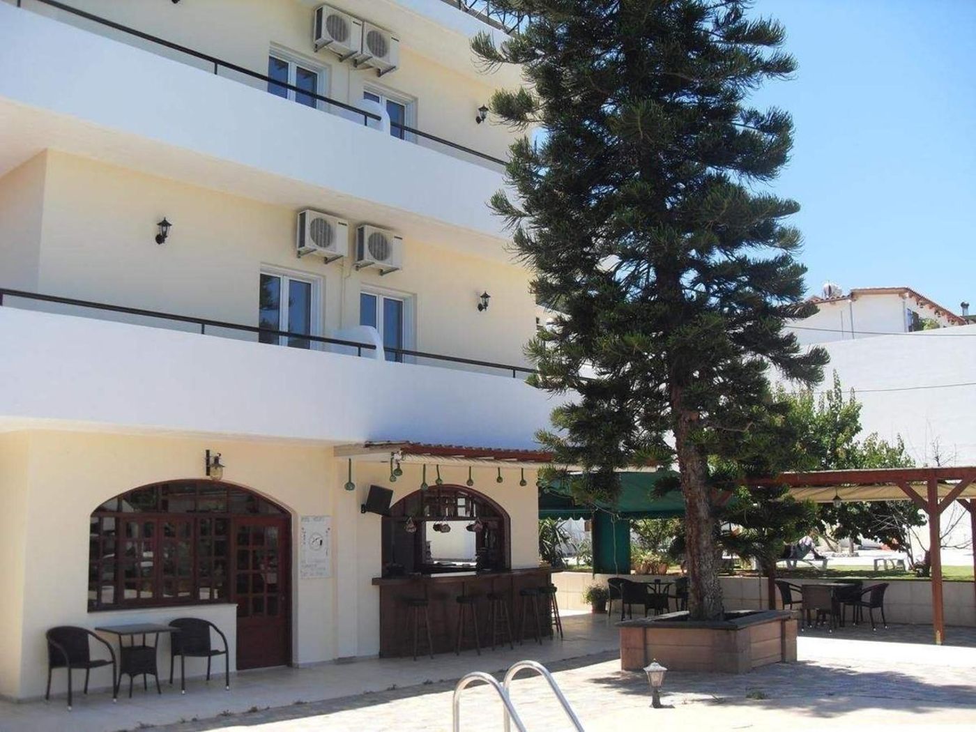 Iraklis Apartments & Studios