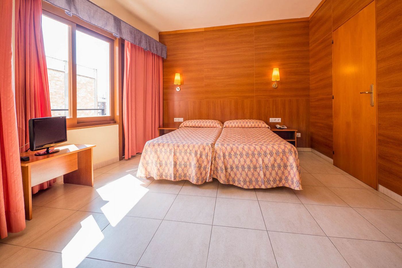 Checkin-Montpalau-Room-18