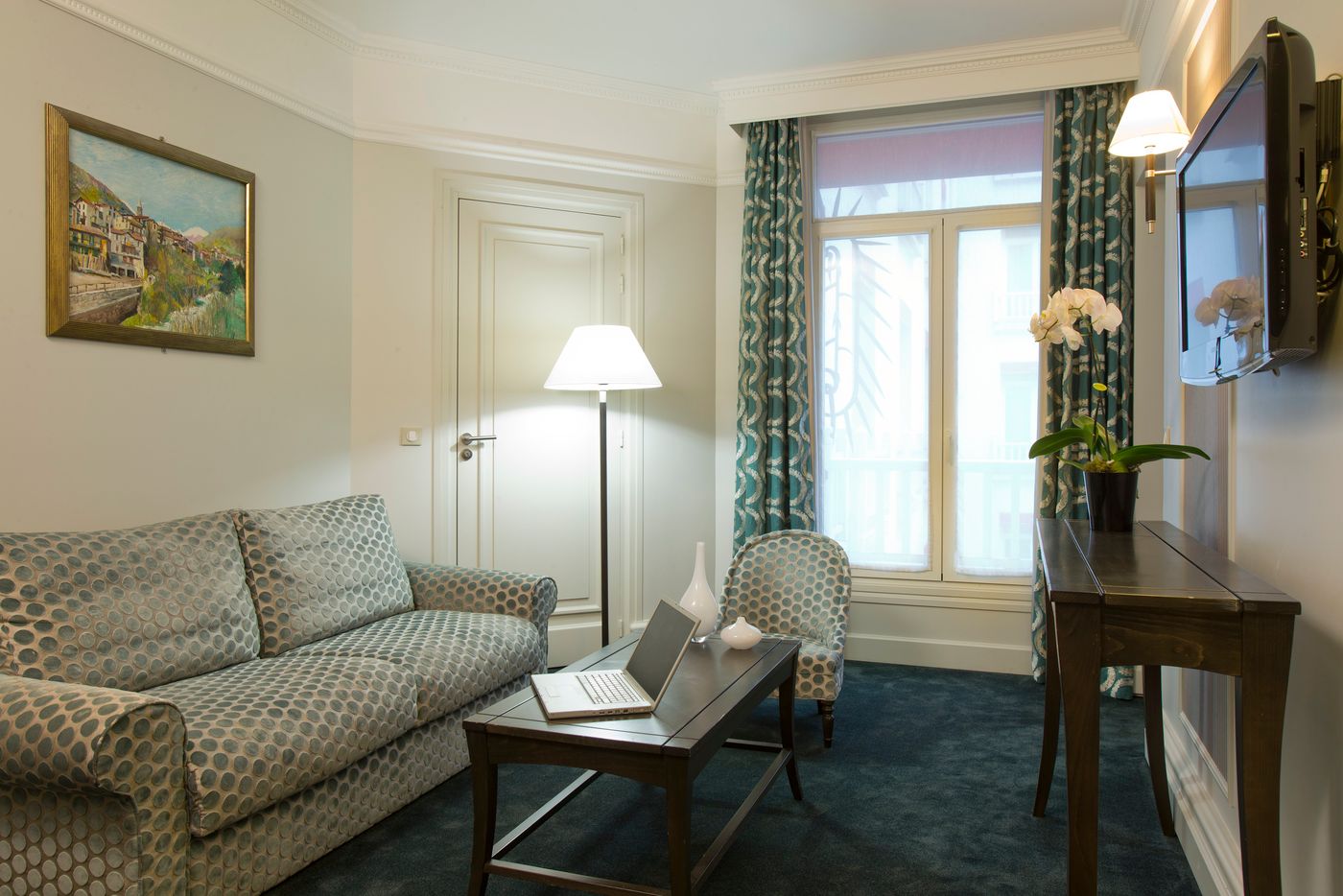 California-Paris-Champs-Elys----es-Room-7