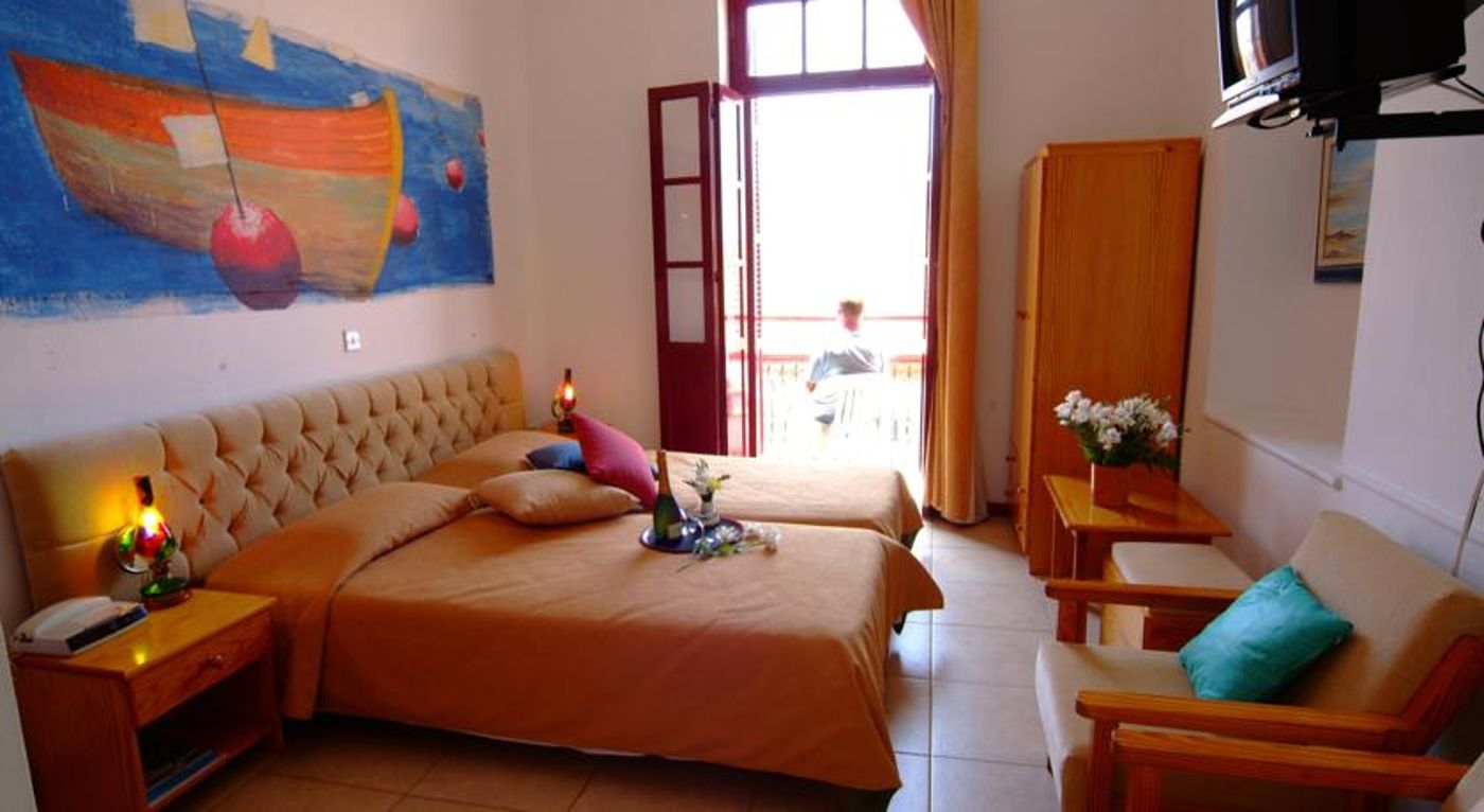 Kiniras Traditional Hotel