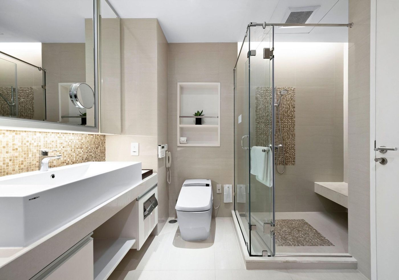 Grande-Centre-Point-Hotel-Terminal-21-Room-30