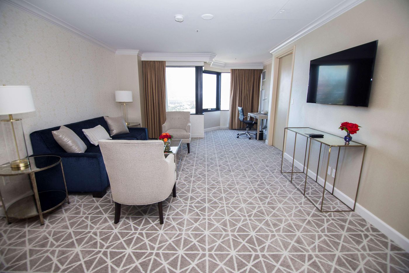 Hilton-Los-Angeles-Universal-City-Room-10