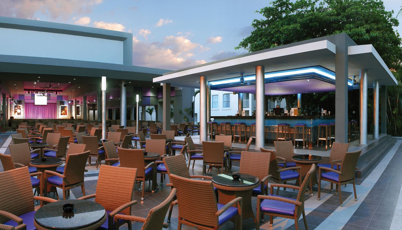 Riu-Yucatan-All-Inclusive-Bar-18