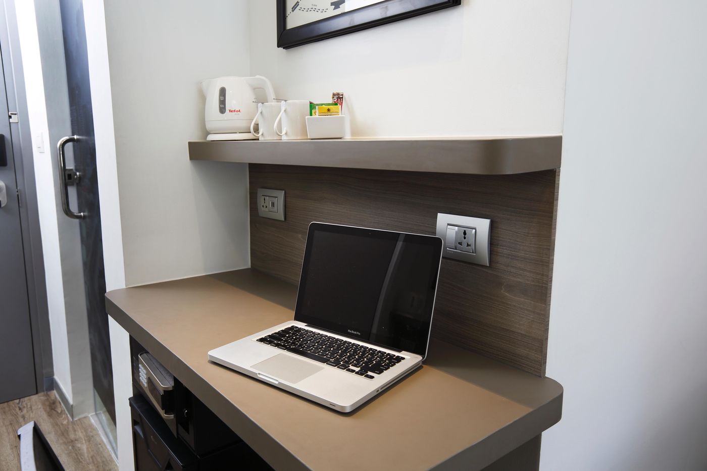 Red-Planet-Bangkok-Surawong-Room-12