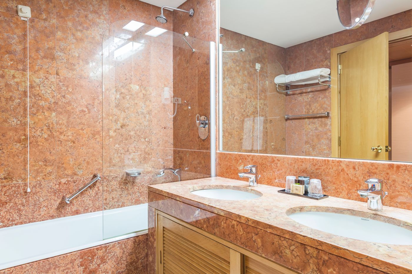 Ramada-by-Wyndham-Lisbon-Room-42