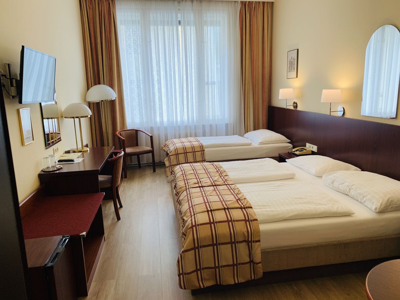 Hotel Pension Continental - Austria - Vienna - Room - 0