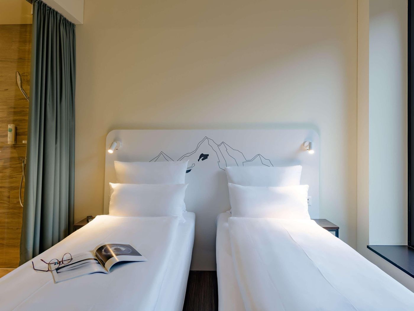 Mercure Zurich City-Switzerland-Zurich-Room-8