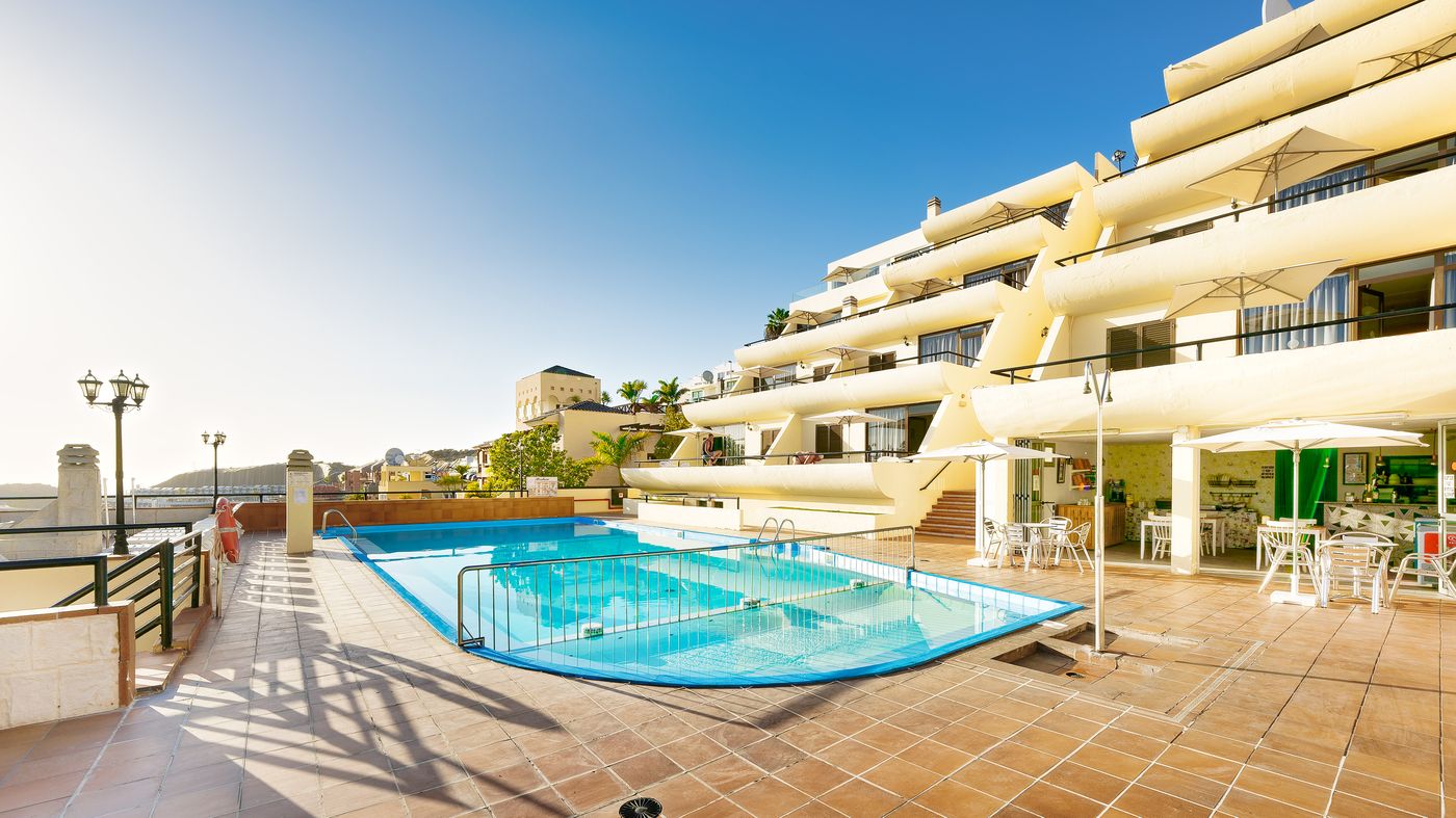 Roslara-Apartment-Pool-5