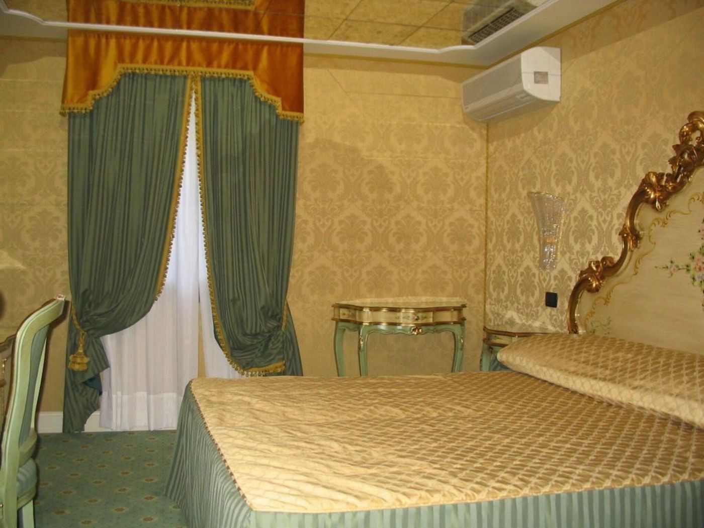 Hotel-Belle-Epoque-Room-7