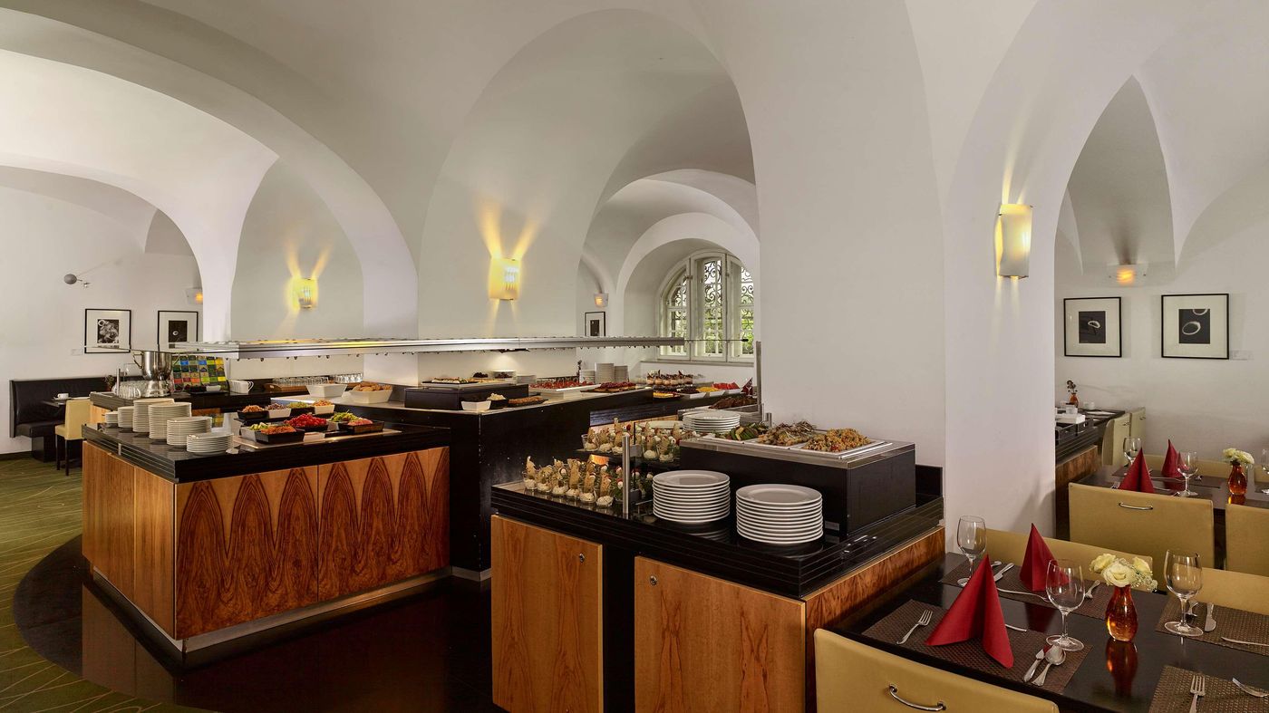 art-otel-Budapest-powered-by-Radisson-Hotels-Restaurant-35