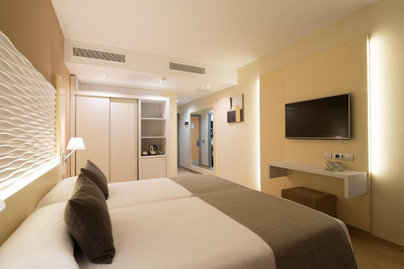 HL-Suitehotel-Playa-del-Ingles---Adults-Only-Room-21