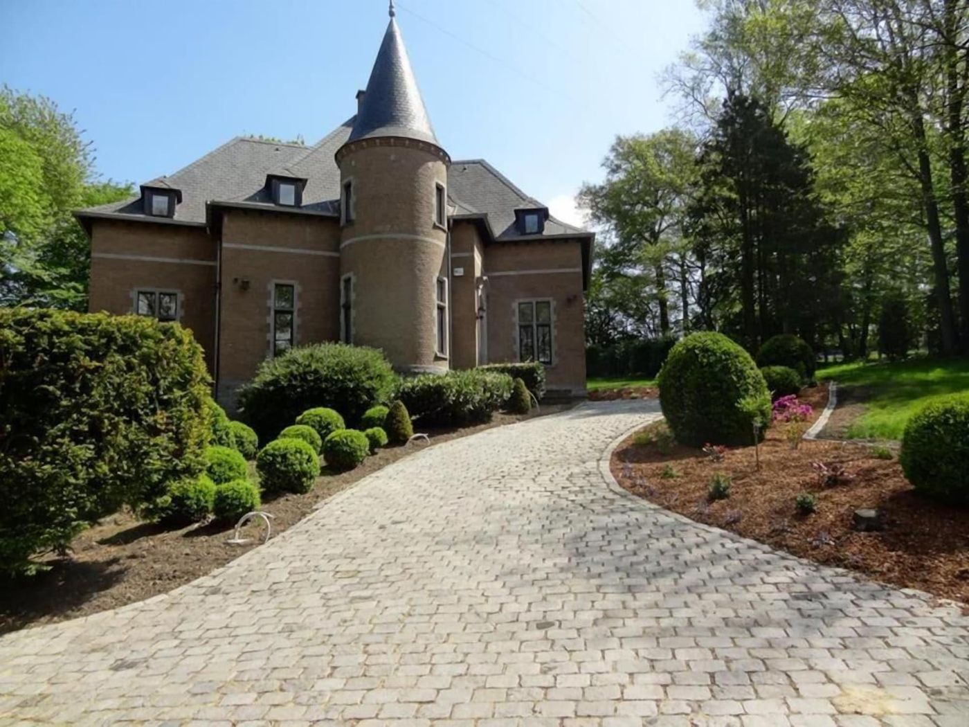 Le Chateau des Eglantines-Belgium-Montigny-le-Tilleul-General view-2