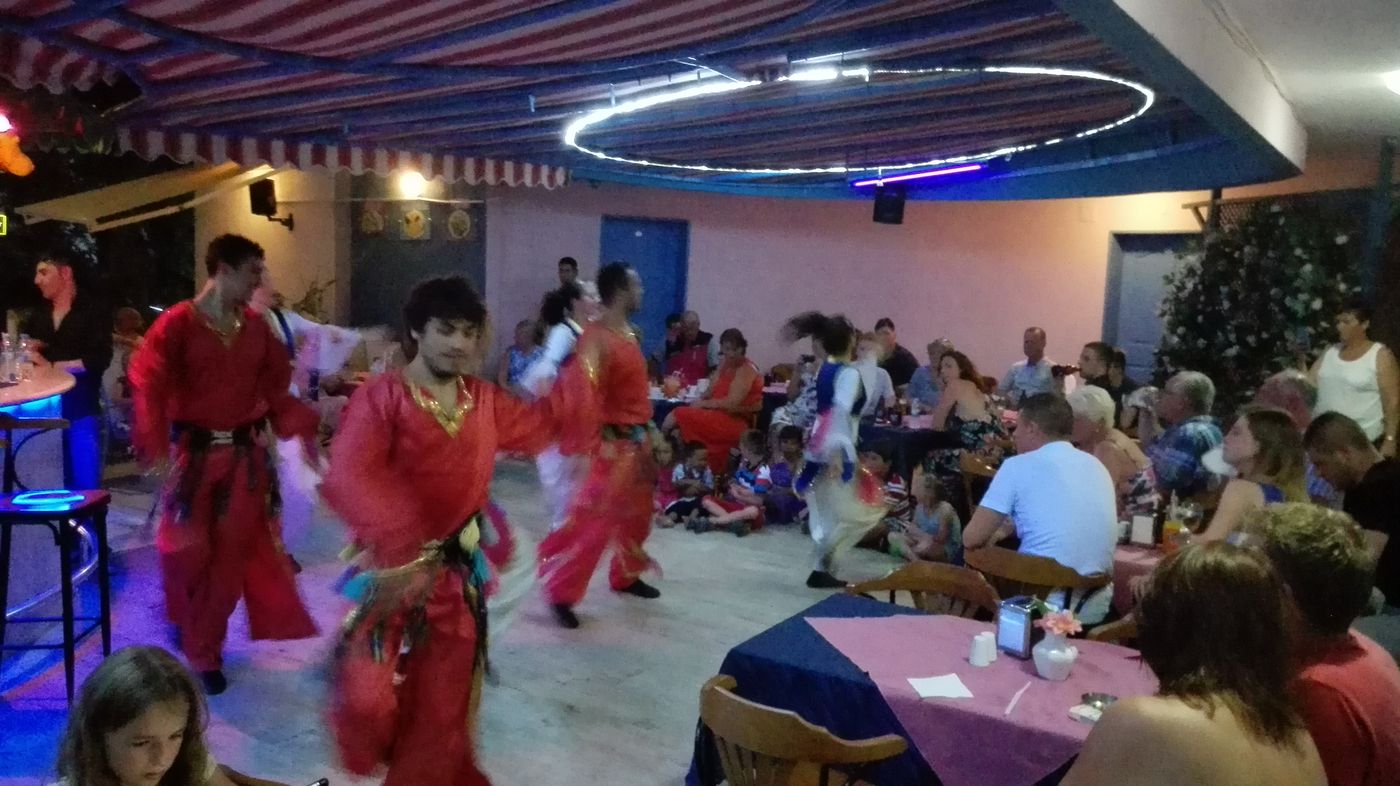 Happy-Apart-Hotel-Sports-and-Entertainment-67