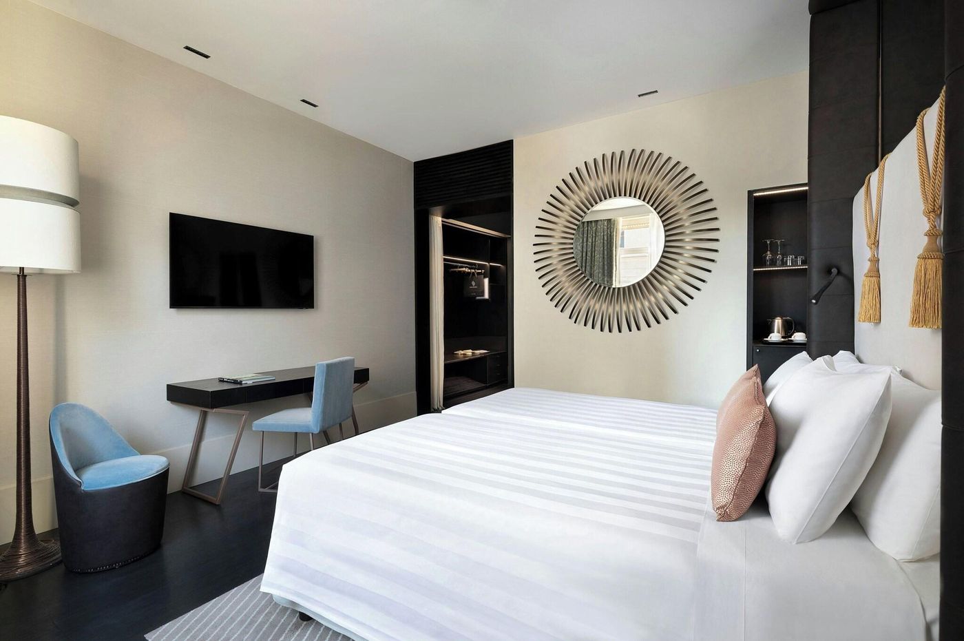 Sina-Bernini-Bristol--Autograph-Collection-Room-24