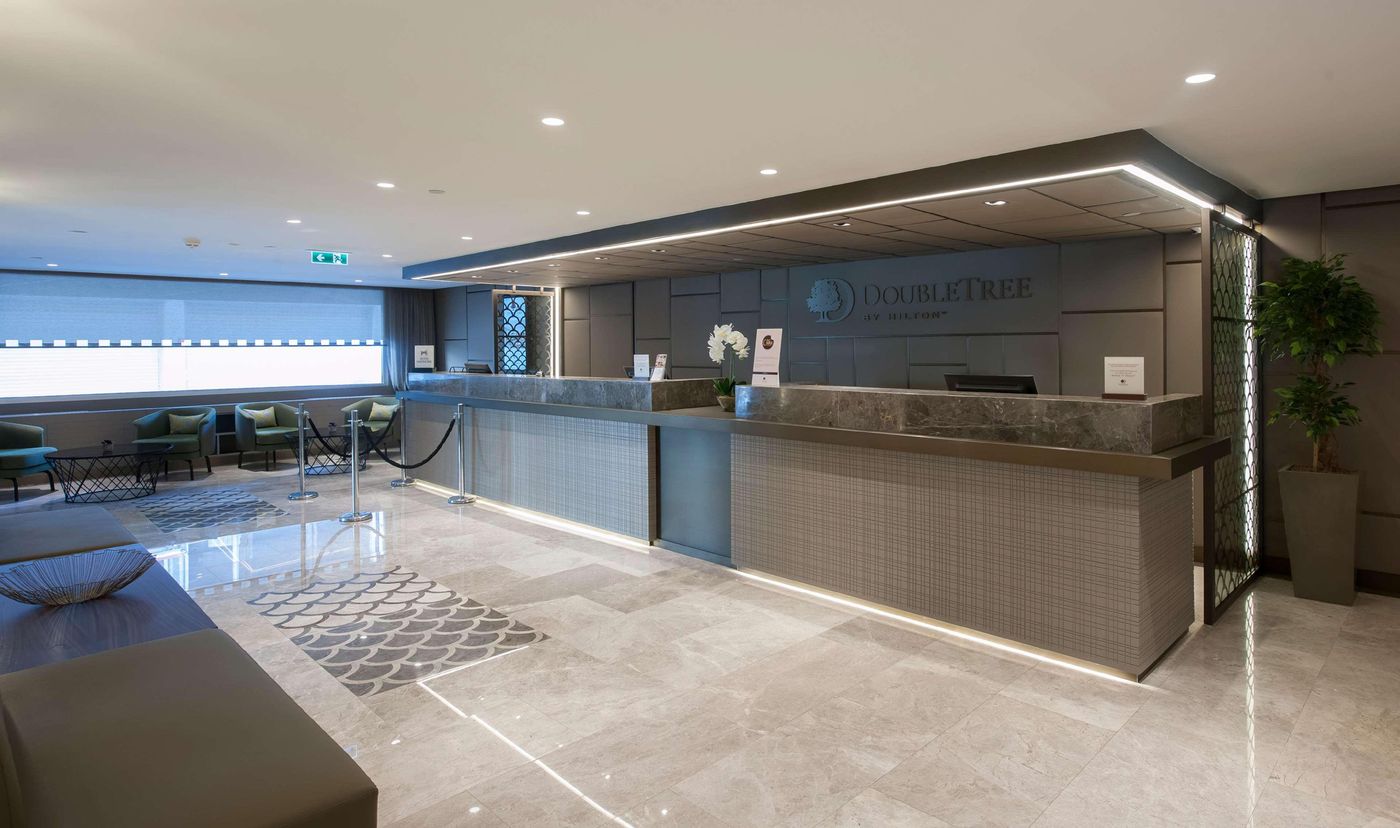 Doubletree-By-Hilton-Istanbul-Sirkeci-Lobby-3