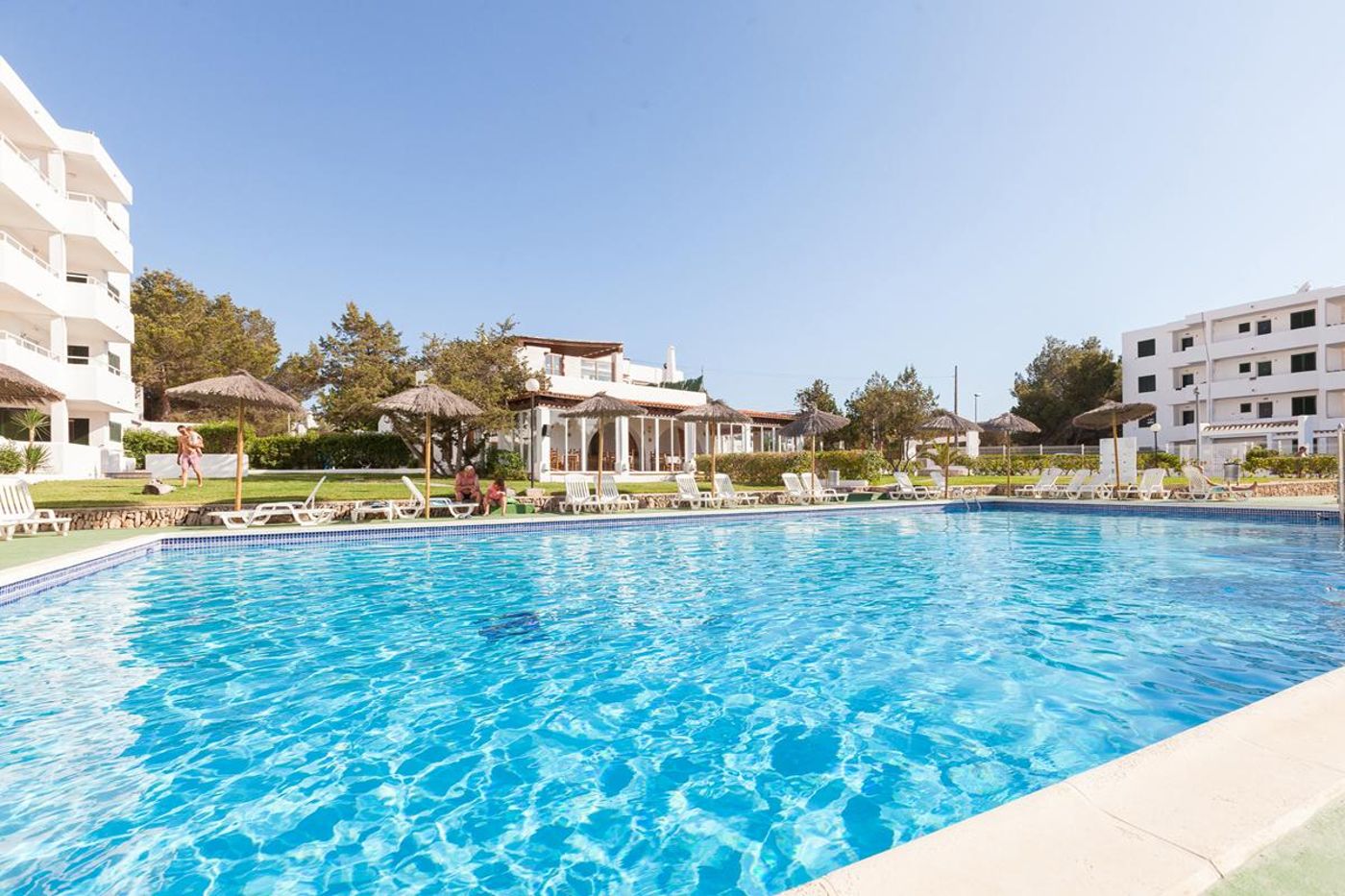 Camelina-Suites-by-Intercorp-Hospitality-Group-Pool-3