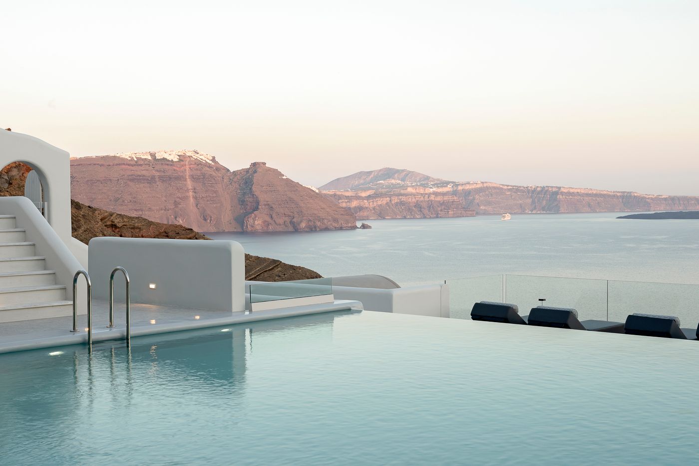 Hom-Santorini-Pool-46