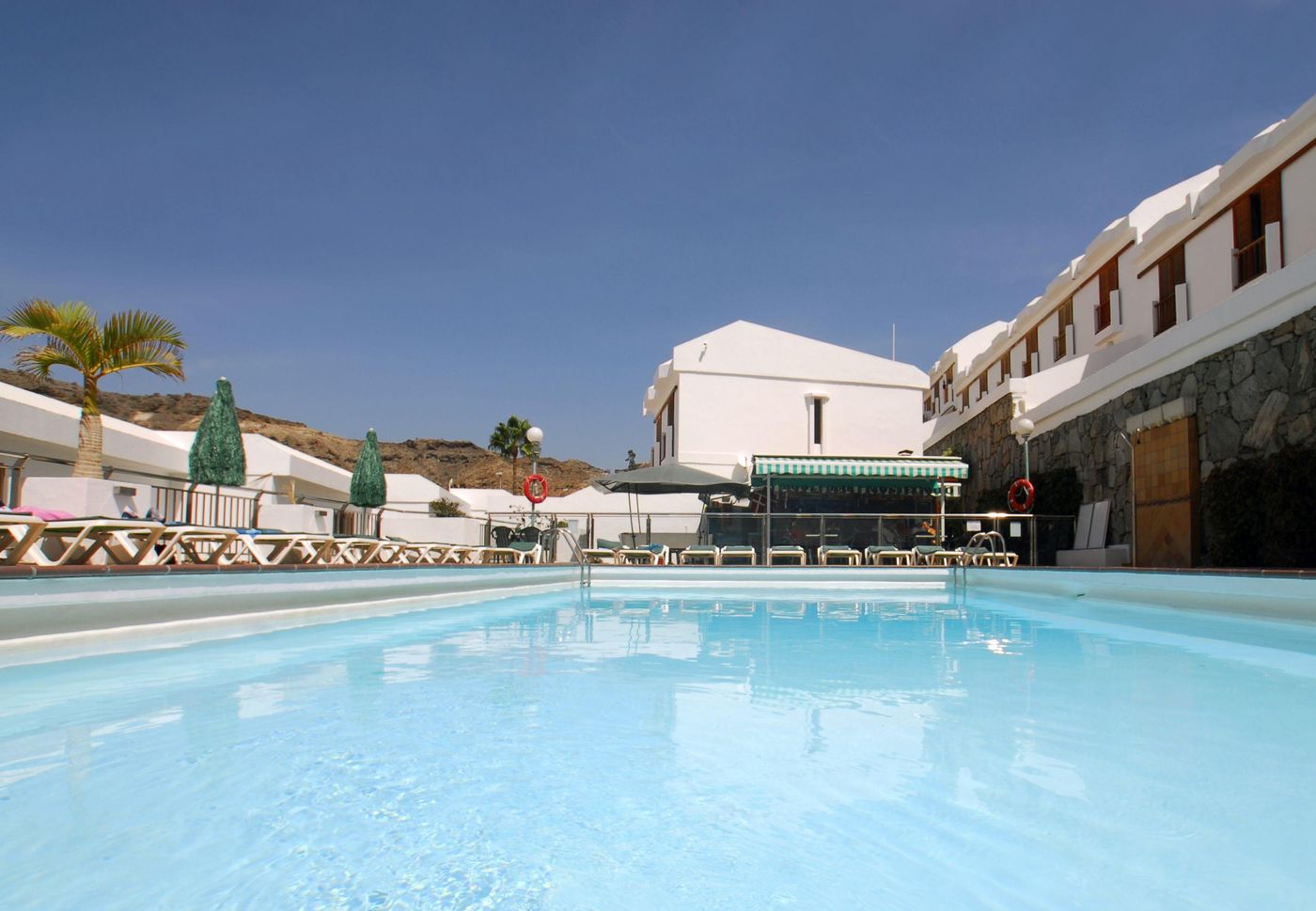 Apartamentos-Montecarlo-Pool-5