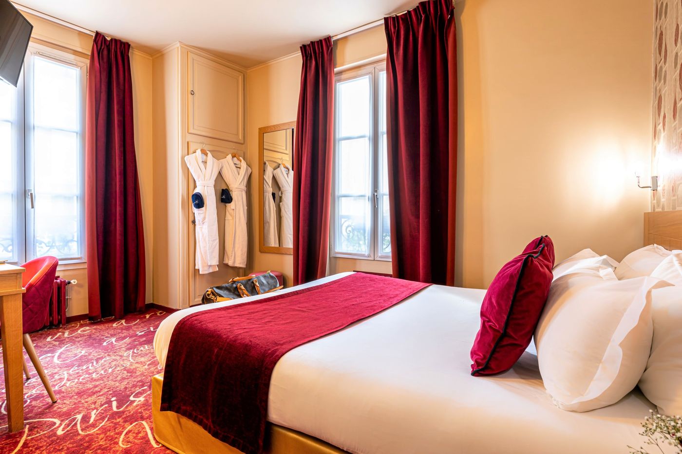 Hotel-Romance-Malesherbes-by-Patrick-Hayat-Room-19