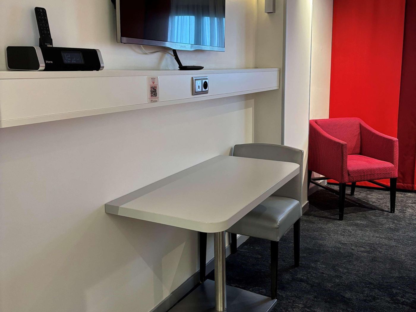 Mercure-Paris-Montmartre-Sacre-Coeur-Room-9