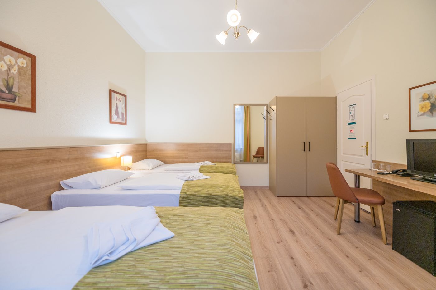 Baross-City-Hotel---Budapest-Room-22