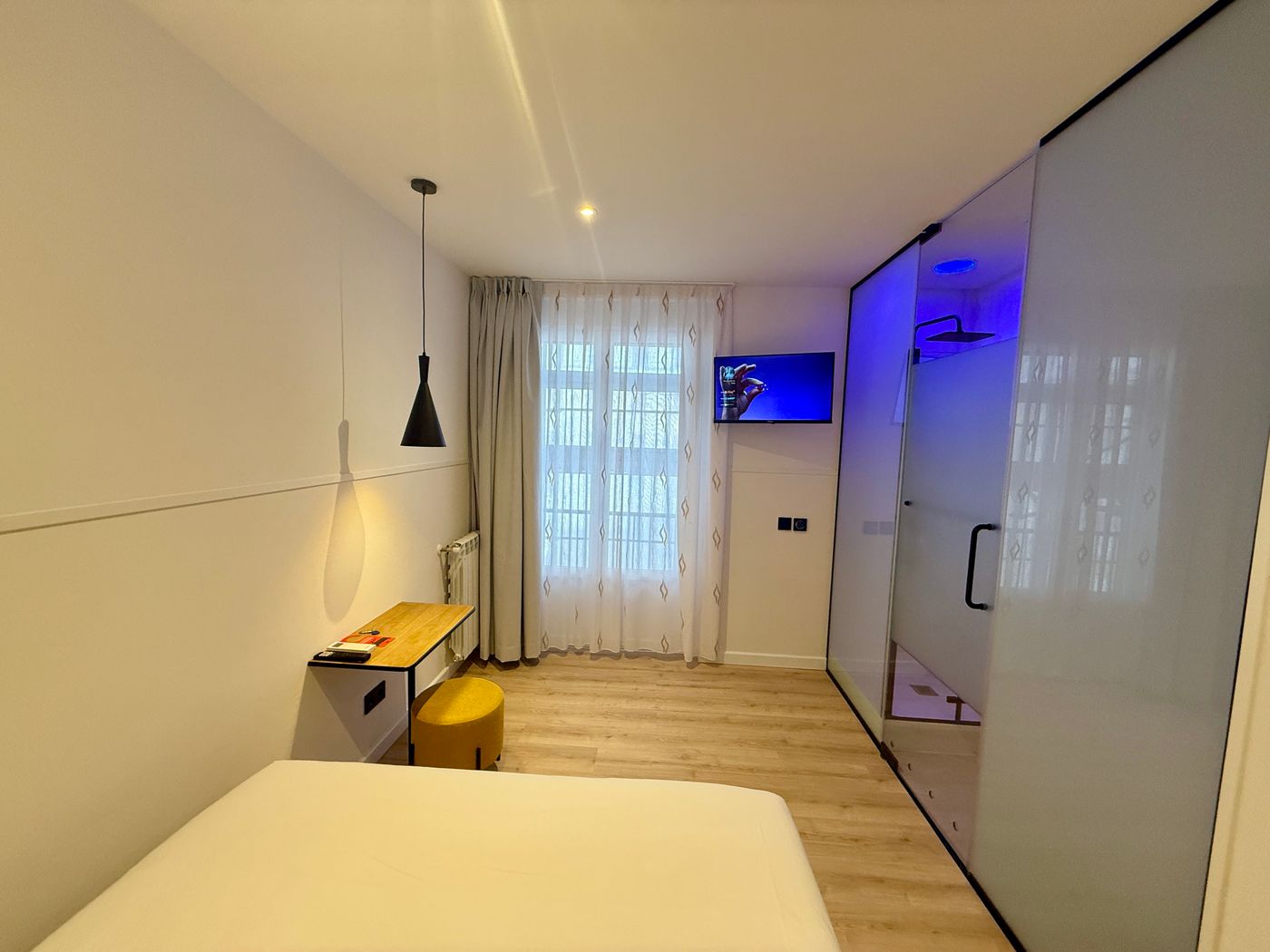 Mucho-Madrid-Room-26