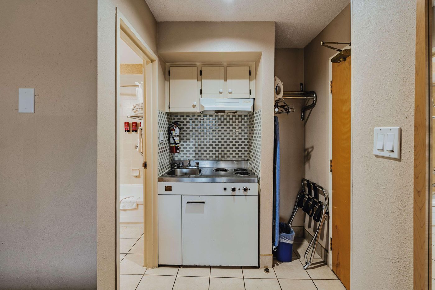 SureStay-Plus-Hotel-by-Best-Western-Coquitlam-Room-7