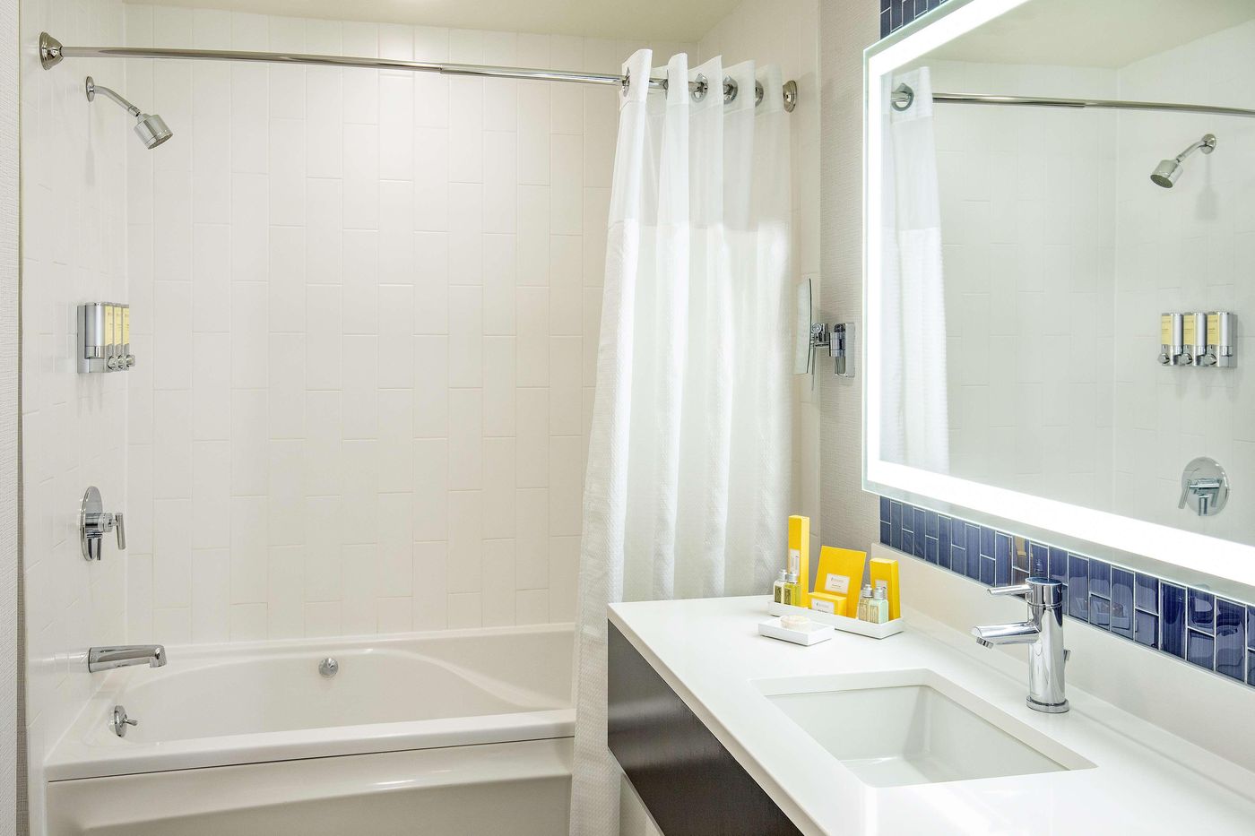 The-Royal-Sonesta-Boston-Room-46