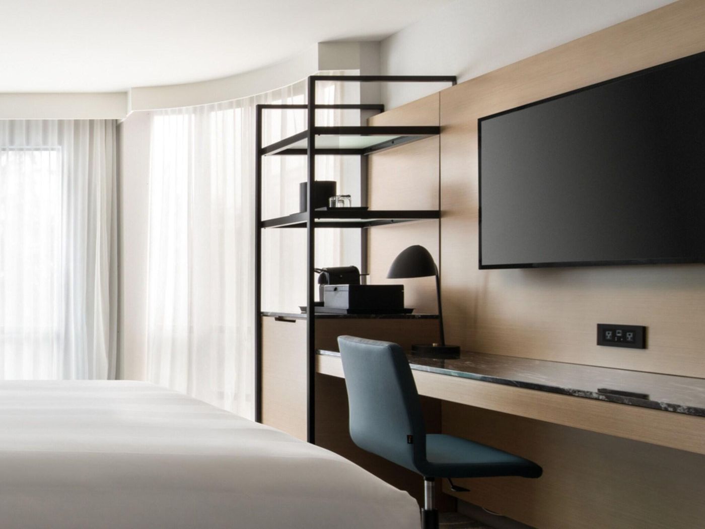 Vancouver-Airport-Marriott-Hotel-Room-24