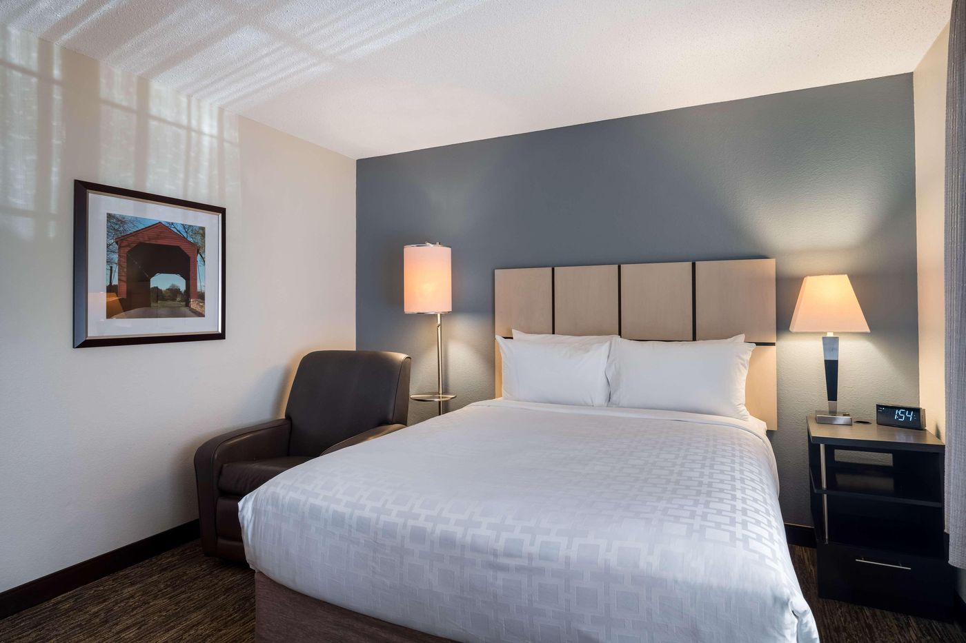 Sonesta-Simply-Suites-Boston-Burlington-Room-12