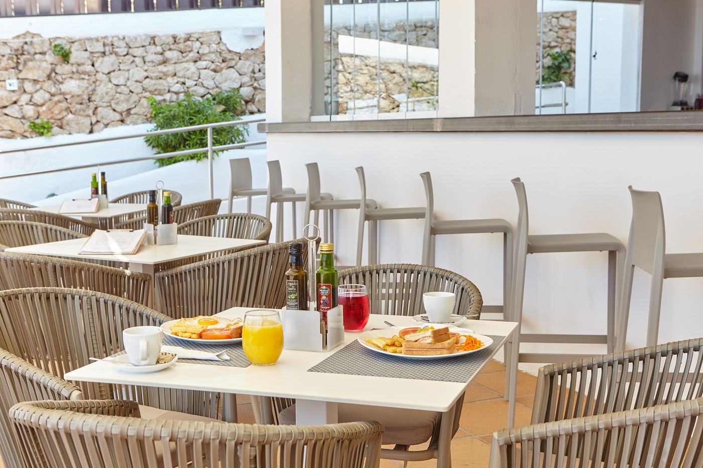 Sol-Bahia-Ibiza-Suites-Restaurant-11