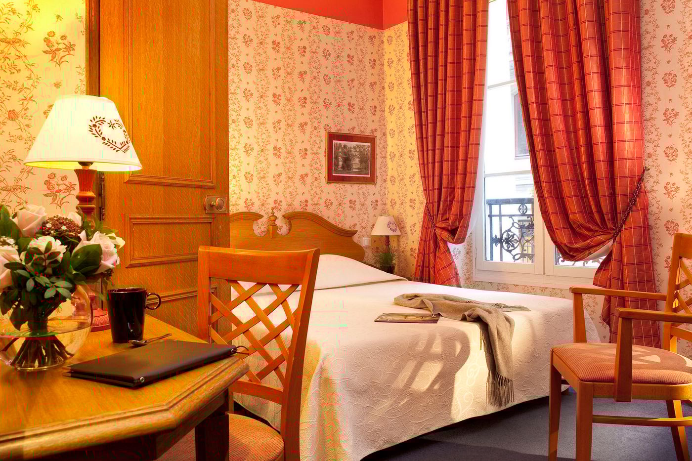 Hotel-de-Fleurie-Room-10