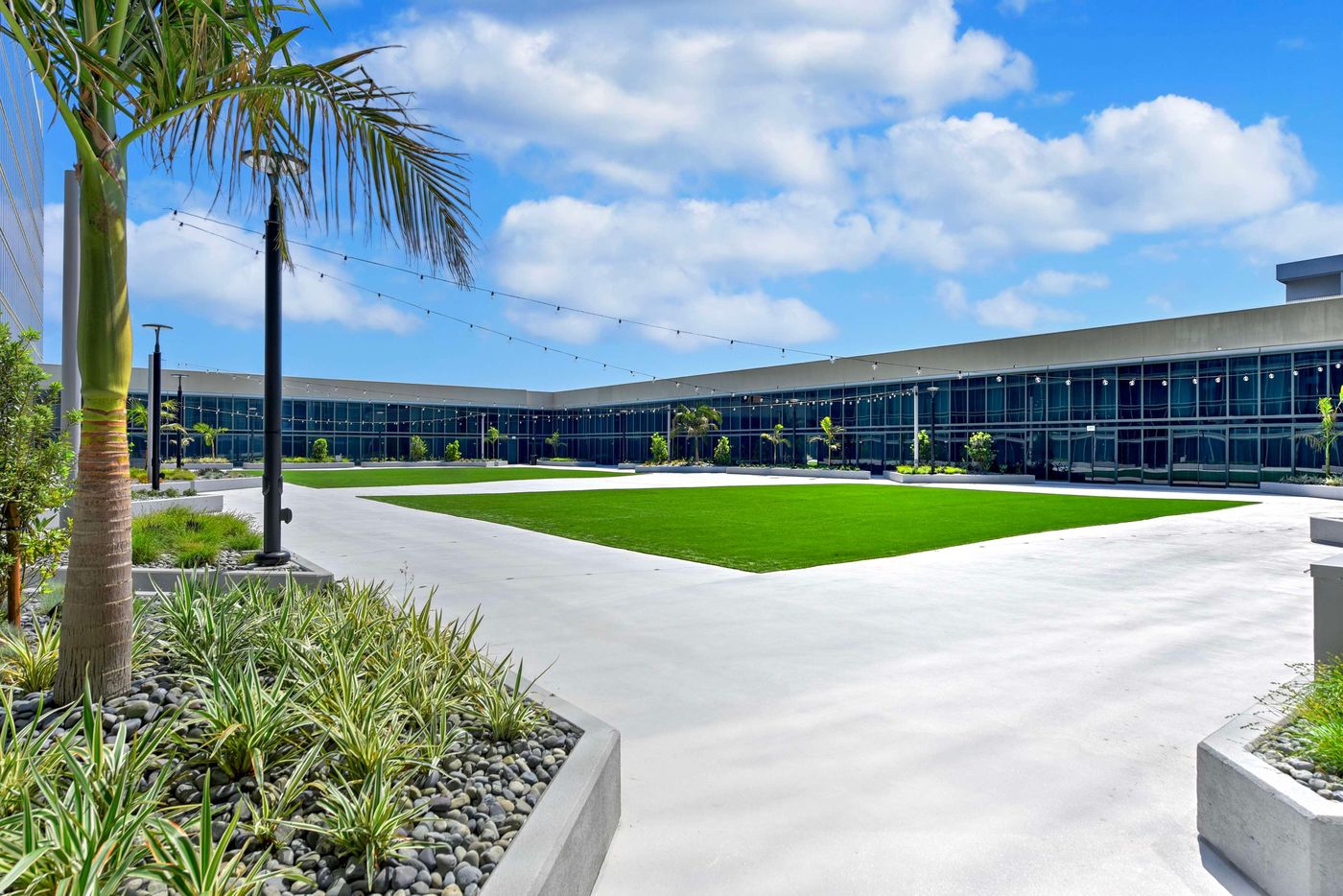 Hilton-Anaheim-General-view-97