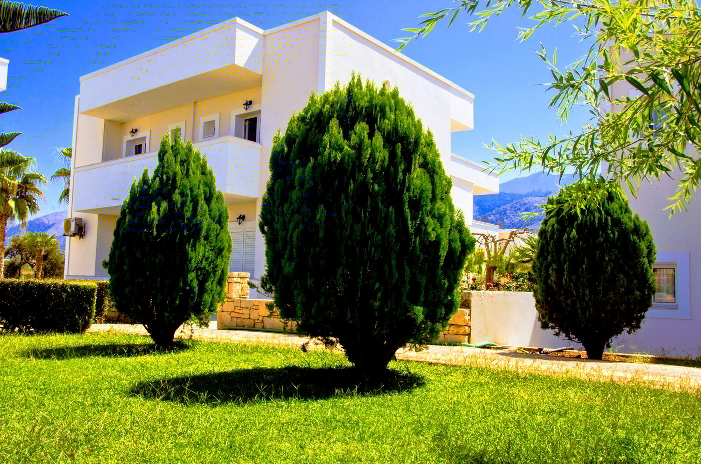 Yiannis-Manos-Apartments-General-view-15